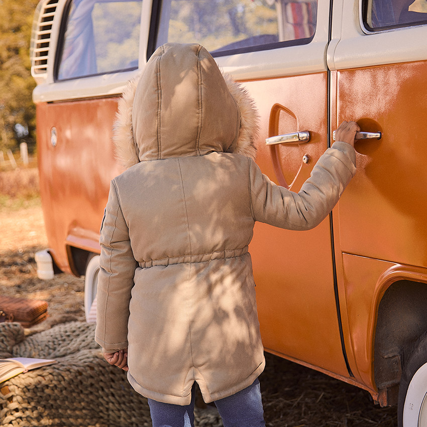 Αδιάβροχο παρκά με κουκούλα και αποσπώμενη ψεύτικη γούνα για κορίτσι 
