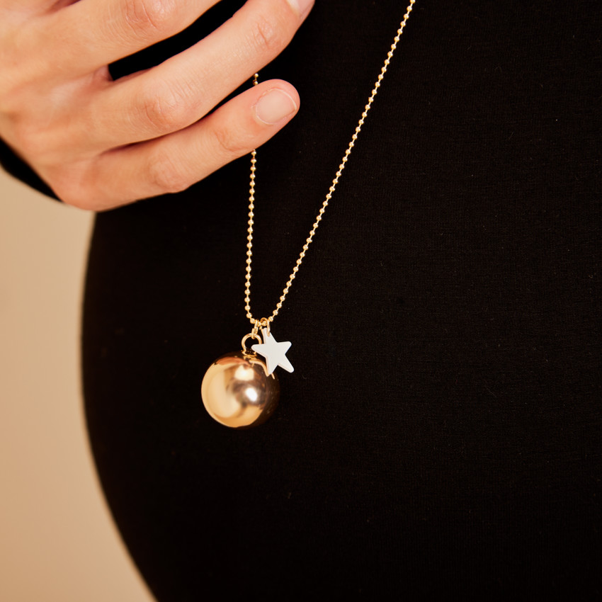 Μπάλα εγκυμοσύνης μεταλλική χρυσαφί με κρεμαστό αστέρι και αλυσίδα με χάντρες 