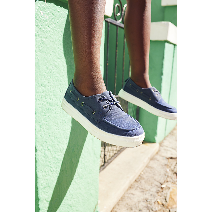 Χαμηλά αθλητικά παπούτσια από δύο υλικά με ελαστικά κορδόνια για αγόρι 