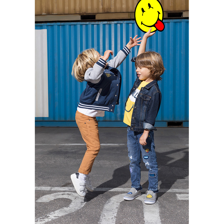 Τζιν με used όψη και απλικέ σήματα ©Smiley  Additional Τζιν με used όψη και απλικέ σήματα ©Smiley