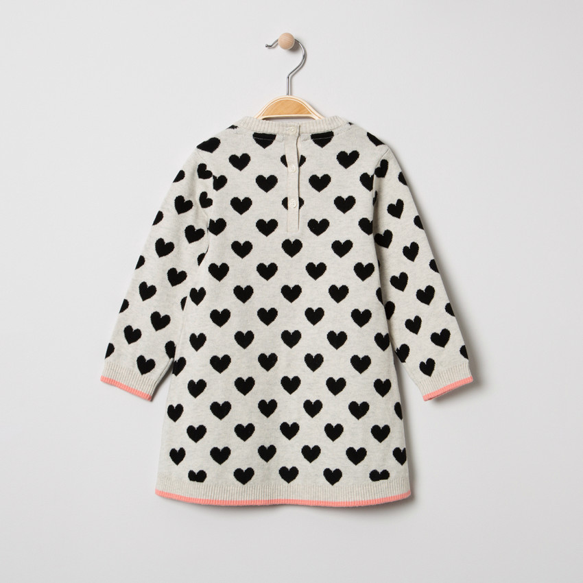 Μακρυμάνικο πλεκτό φόρεμα με καρδιές σε αντίθεση 