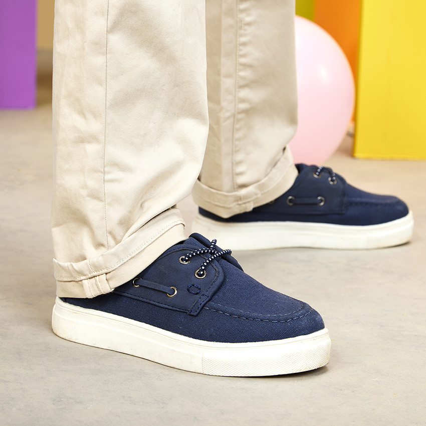 Χαμηλά αθλητικά παπούτσια από δύο υλικά με ελαστικά κορδόνια για αγόρι 