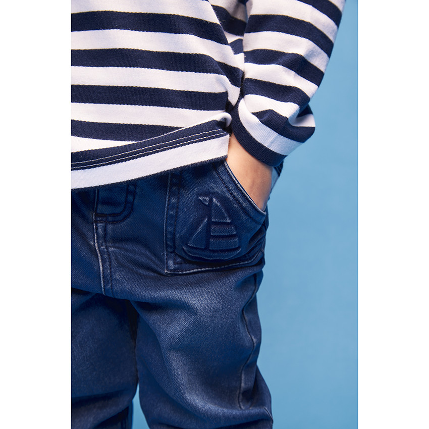 Τζιν από denim με ανάγλυφο σχέδιο ιστιοπλοϊκού για μωρό αγόρι 