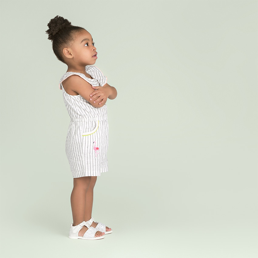 Ριγέ κοντή ολόσωμη φόρμα μπουκλέ με βολάν στη λαιμόκοψη  Additional Ριγέ κοντή ολόσωμη φόρμα μπουκλέ με βολάν στη λαιμόκοψη