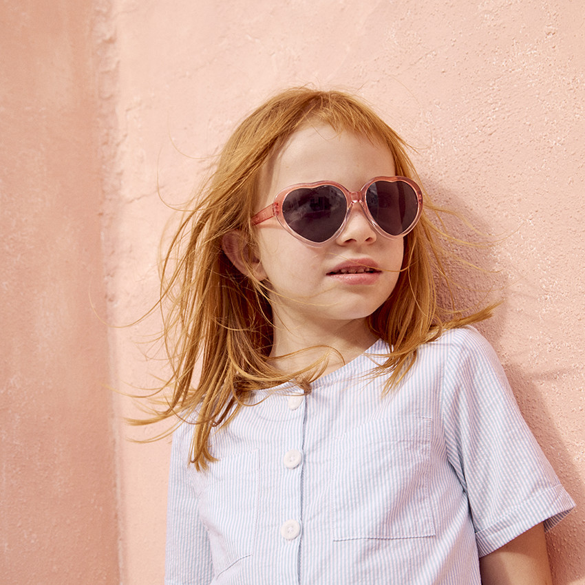 Ολόσωμο σορτ σε seersucker ριγέ για κορίτσι 