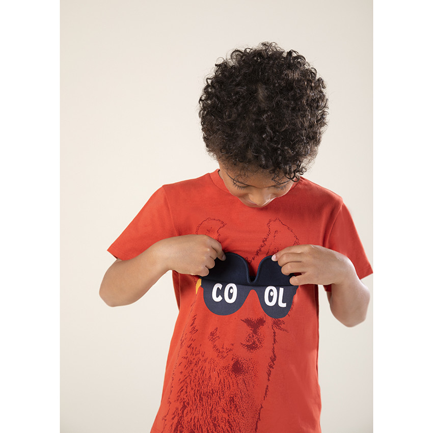 T-shirt κοντομάνικο σχέδιο λάμα με φαντεζί γυαλιά 