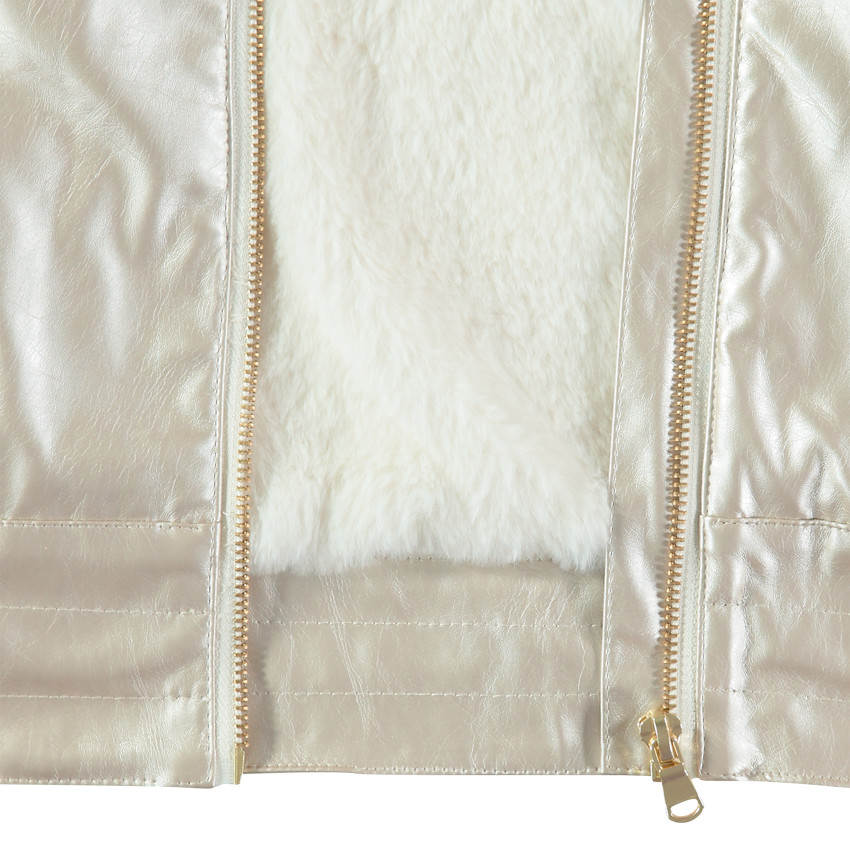 Μπουφάν από γυαλιστερή δερματίνη με επένδυση από sherpa 