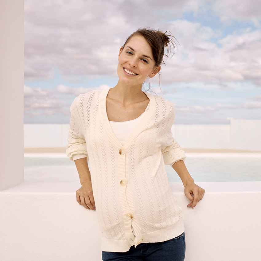 Gilet en tricot ajouré à gros boutons pour femme 