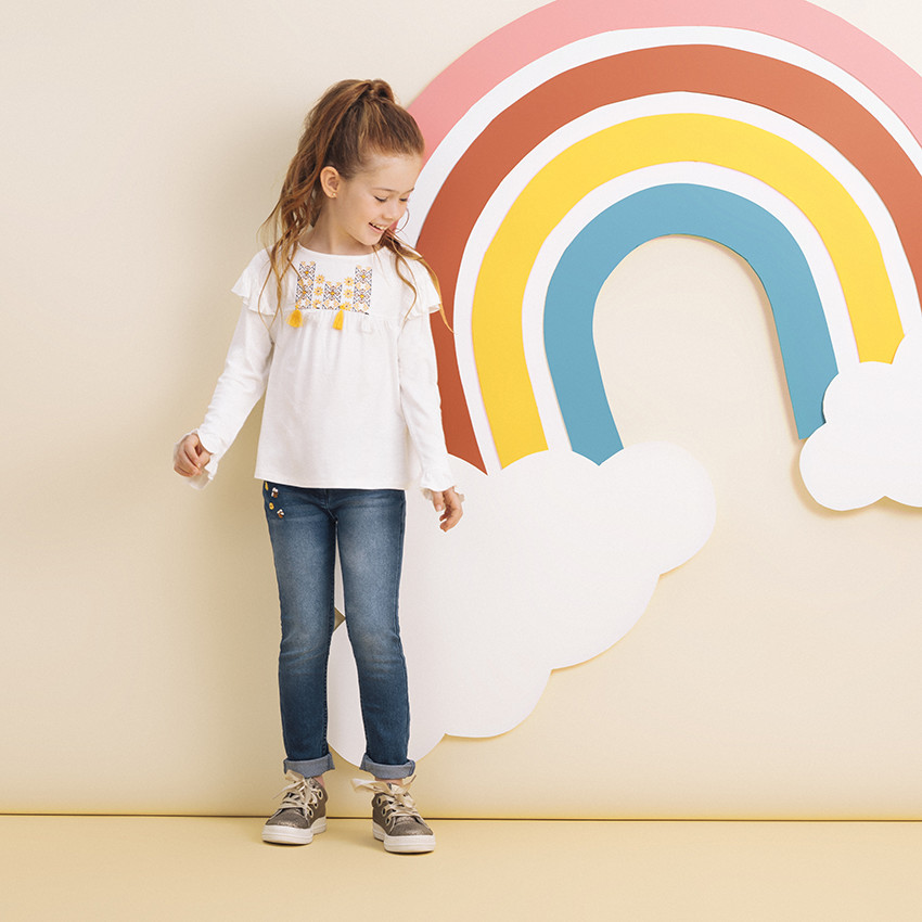 Μπλουζάκι με ethnic κέντημα και pompons 