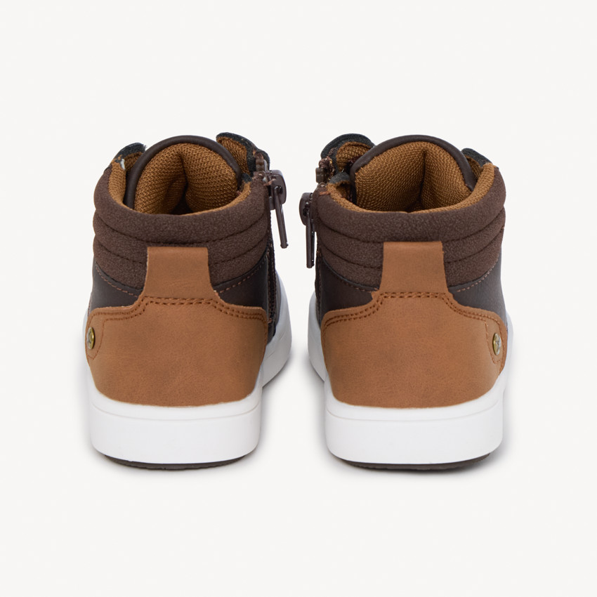 Σκούρα καφέ πλεκτά μποτάκια με κορδόνι και φερμουάρ για bebe αγόρι 