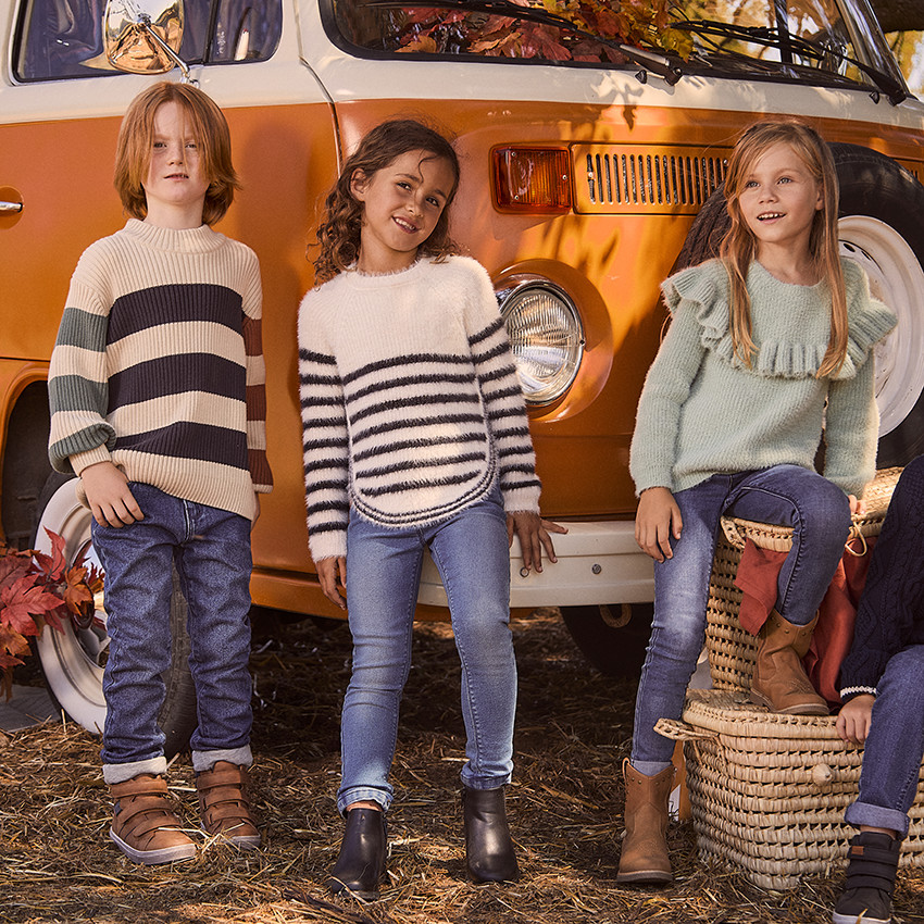 Πλεκτό πουλόβερ με τριχρωμές ρίγες και ζιβάγκο για αγόρι 