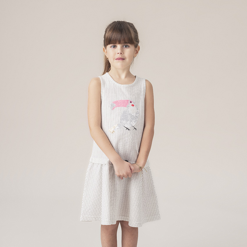 Αμάνικο φόρεμα από φανέλα με μοτίβο τουκάν από πούλιες 