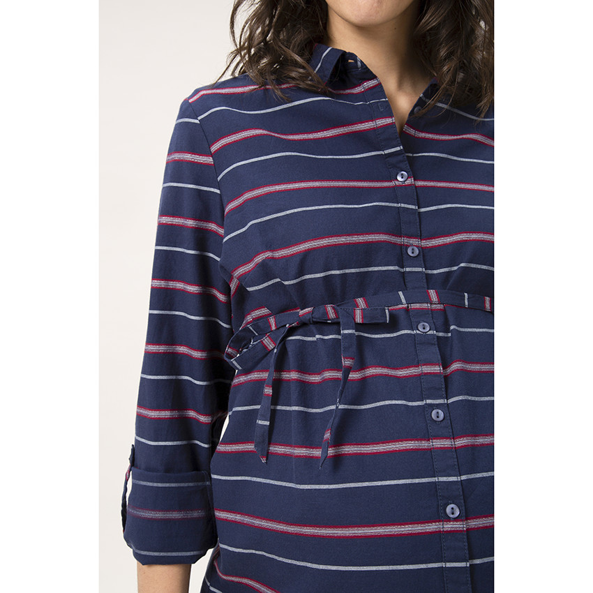 Πουκάμισο ριγέ, μακρυμάνικο. 