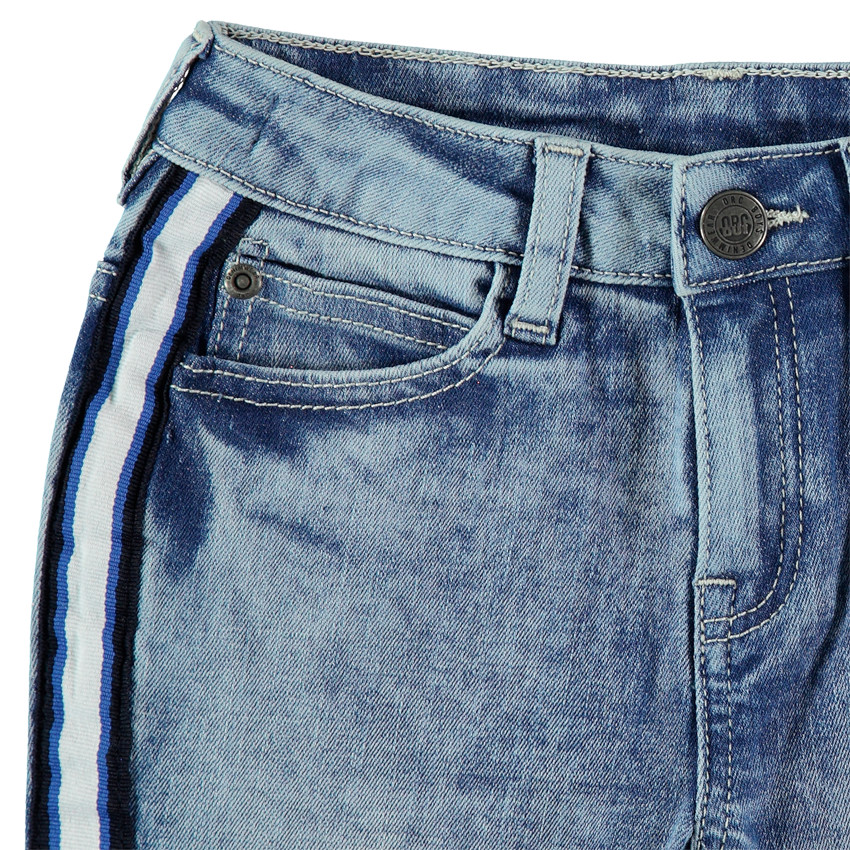 Slim τζιν με used όψη, μόνιμες τσακίσεις και απλικέ λωρίδες  