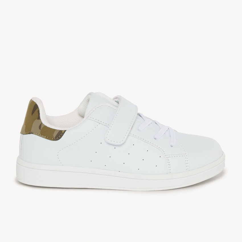 Χαμηλά αθλητικά παπούτσια με γύρισμα camouflage για αγόρι 