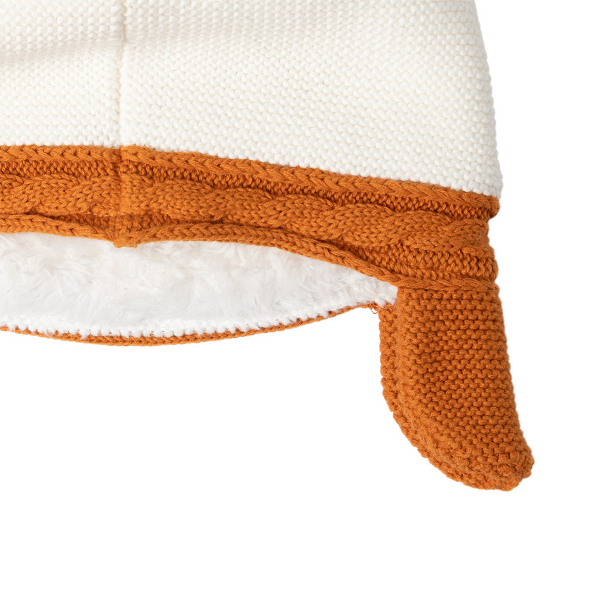Bonnet en tricot doublé sherpa avec détails brodés  Additional Bonnet en tricot doublé sherpa avec détails brodés
