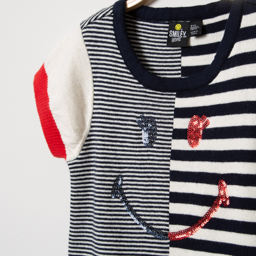 Πλεκτό κοντομάνικο φόρεμα με μοτίβο Smiley από πούλιες 