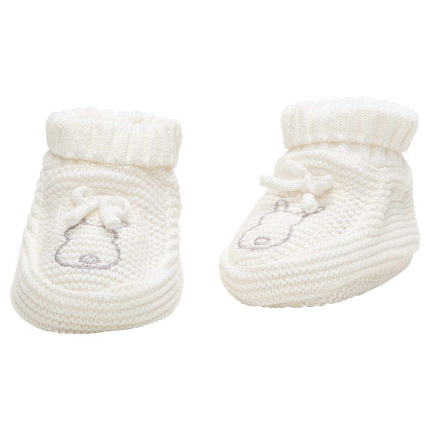 Πλεκτά παντοφλάκια σε χοντρή πλέξη με κεντημένα λαγουδάκια 