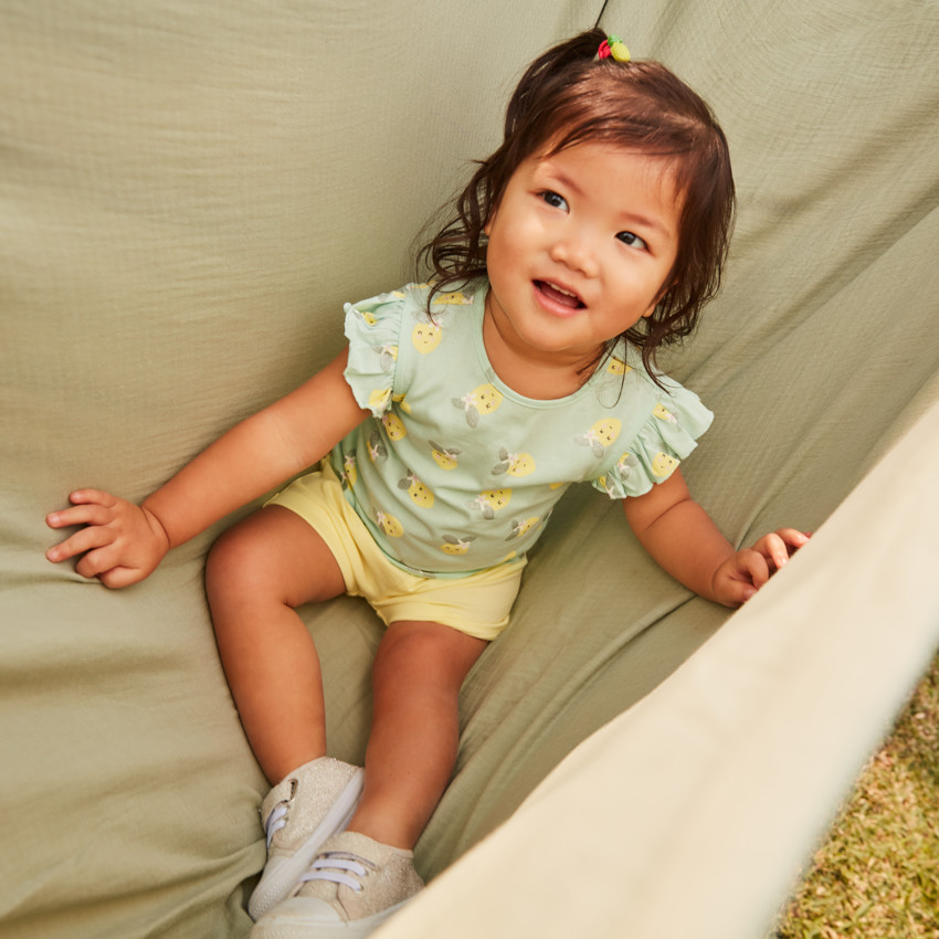 Σέτ από κοντομάνικα φανελάκια φαντασίας για κοριτσάκια. 