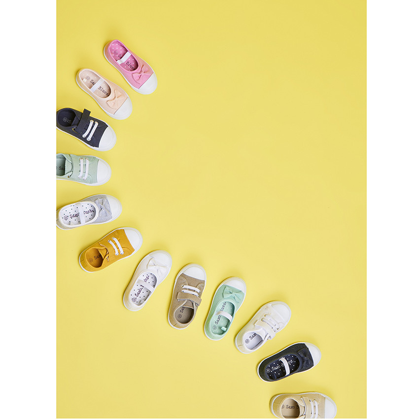 Αθλητικά παπούτσια χαμηλά από υφασμάτινο με αυτοκόλλητο και ελαστικά κορδόνια για αγόρι 