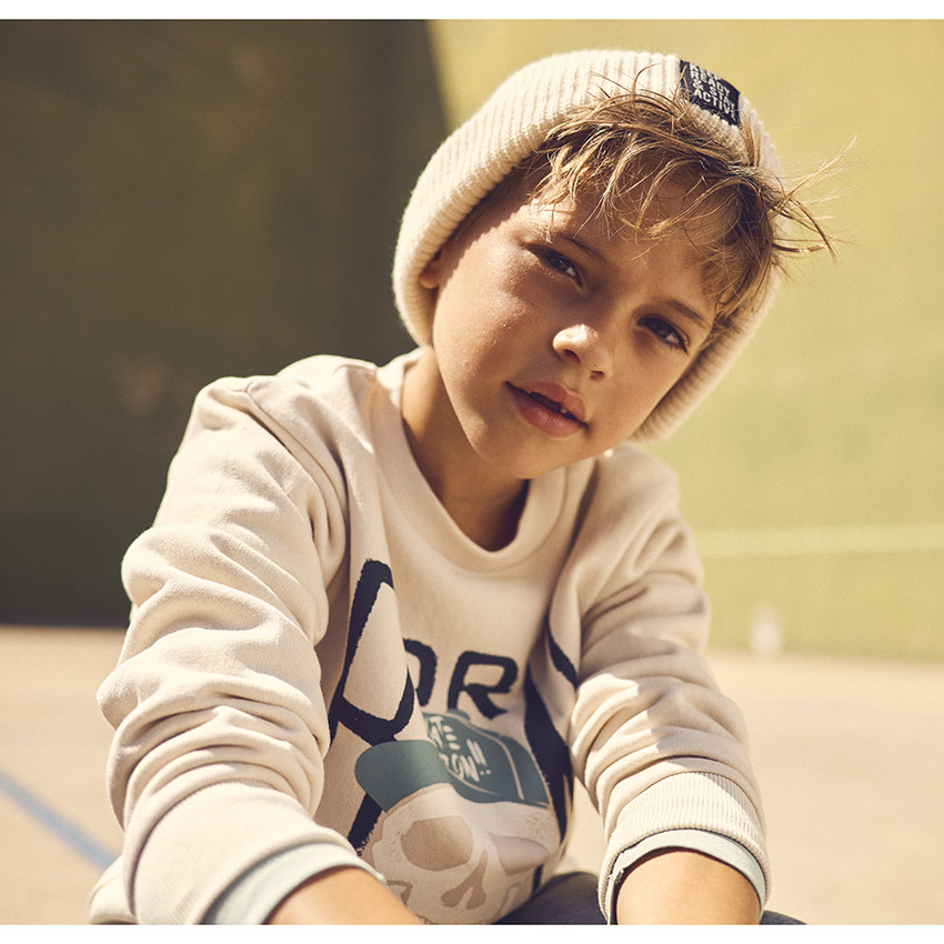 Σκουφί από πλεκτό με ραβδώσεις για αγόρι 