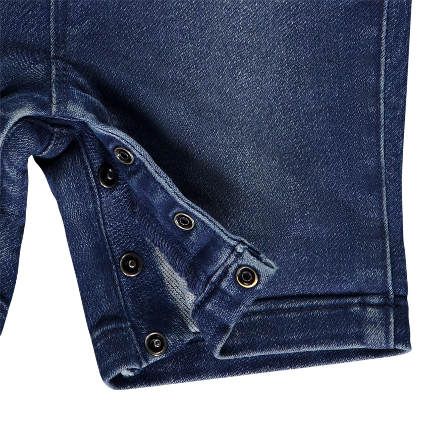 Σαλοπέτα κοντή μονόχρωμη σε denim με ανάγλυφο σχέδιο καραβάκι 