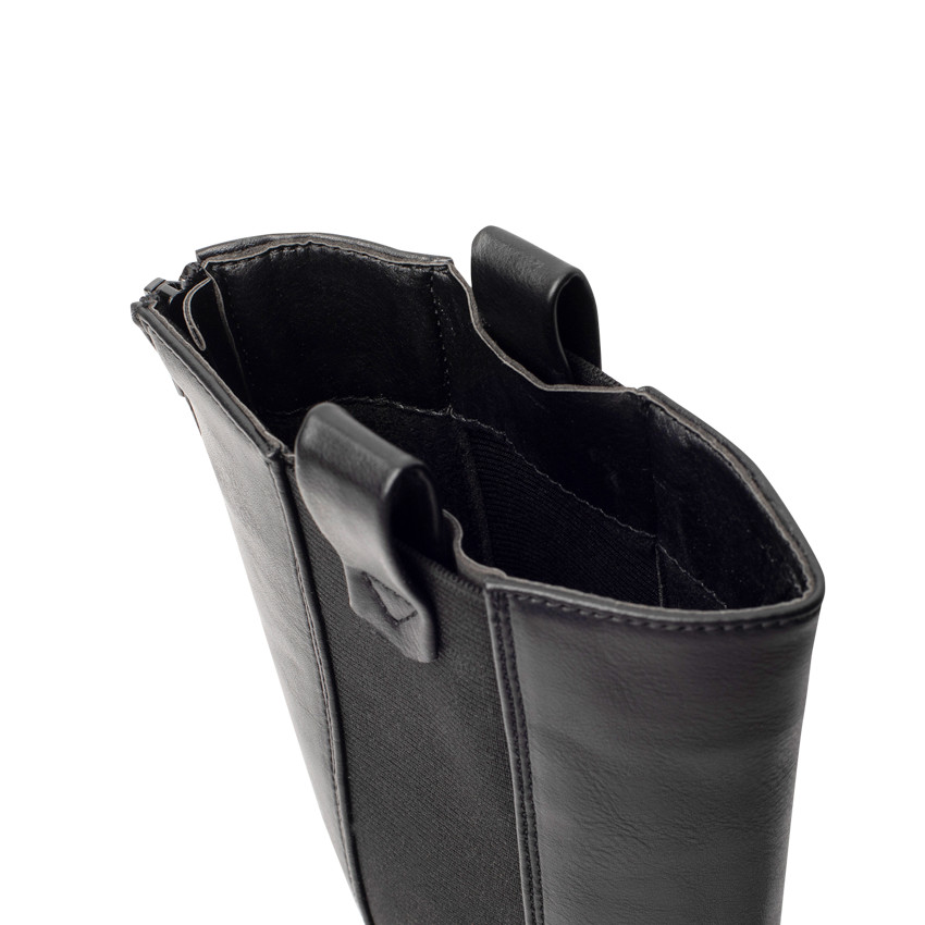 Bottes noire en simili cuir avec semelle chunky pour fille Main Bottes noire en simili cuir avec semelle chunky pour fille