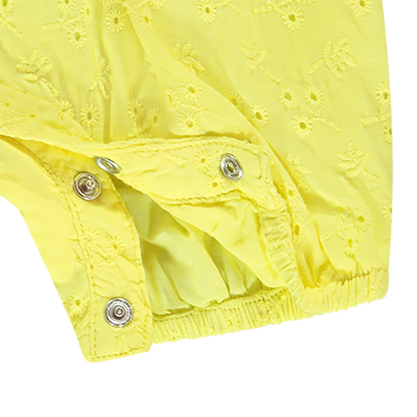 Barboteuse à bretelles en broderie anglaise pour bébé fille 