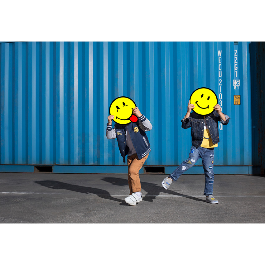 Τζιν με used όψη και απλικέ σήματα ©Smiley  Additional Τζιν με used όψη και απλικέ σήματα ©Smiley