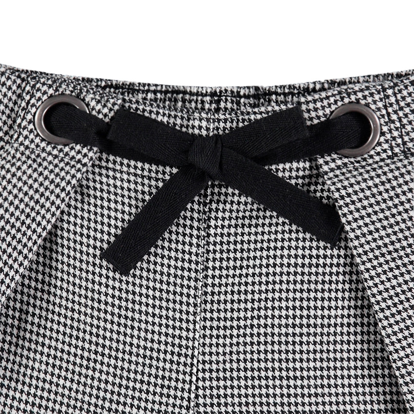 Σορτς με εμπριμέ μοτίβο πιε-ντε-πουλ και σήμα 