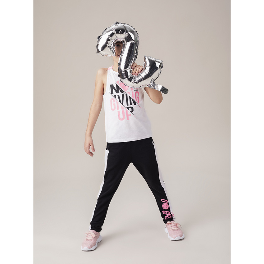 Αθλητικά από δίχτυ με κορδόνια και ενιαία σόλα 