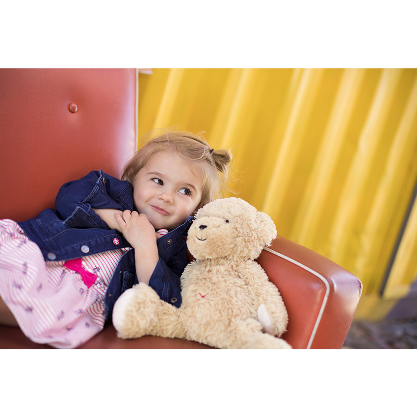 Ριγέ φόρεμα με βολάν στα μανίκια και μικρό ραμμένο φιόγκο 