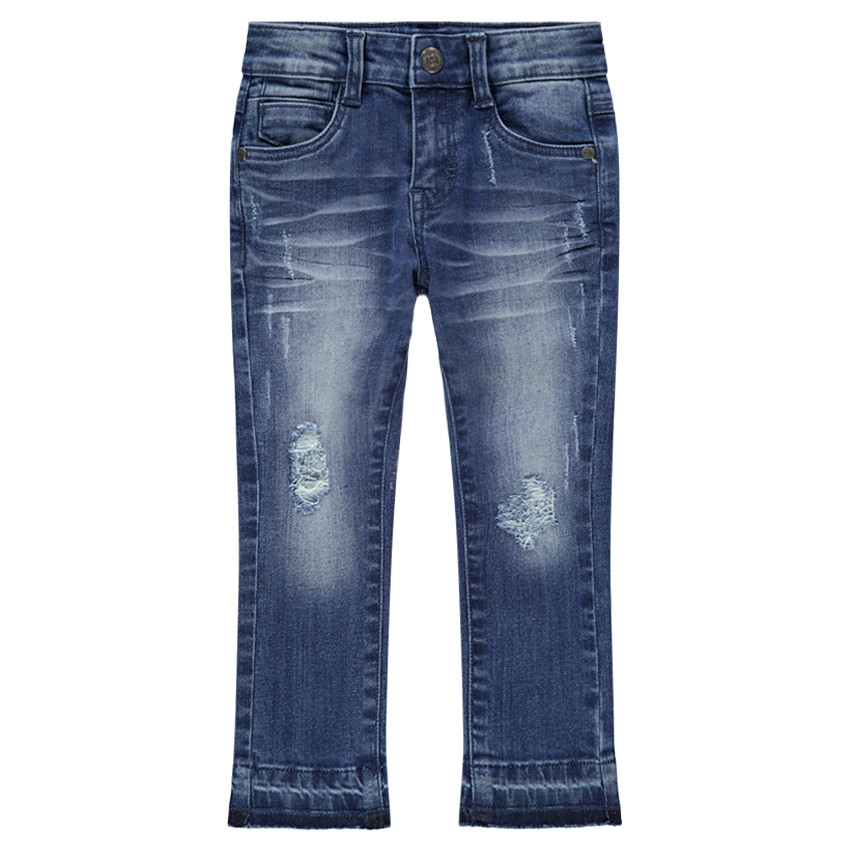 Τζιν με used όψη, ξέφτια, μόνιμες τσακίσεις και τυπωμένη φράση πίσω 