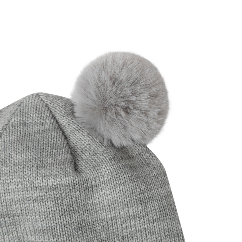 Σκουφάκι πλεκτό με πομ πομ από συνθετική γούνα 