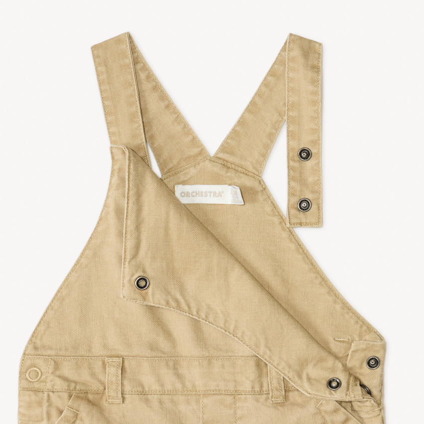 Μακρύ σαλόπα για μωρά αγόρια σε μονόχρωμο ύφασμα. 