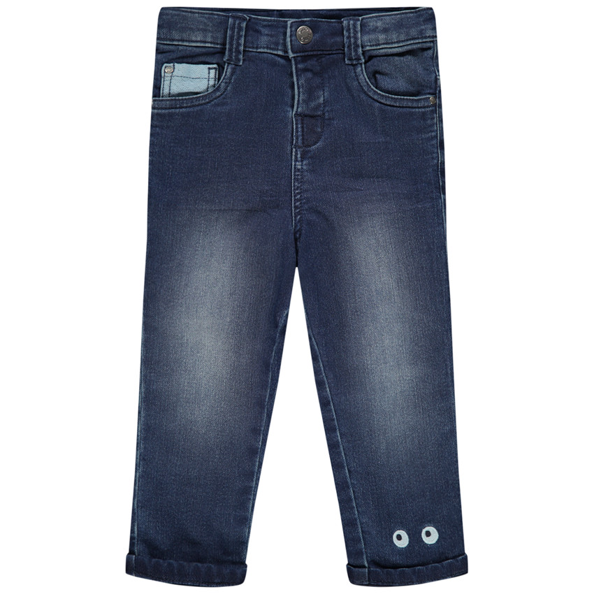 Τζιν με used όψη, ζέρσεϊ επένδυση και κεντημένα μάτια 