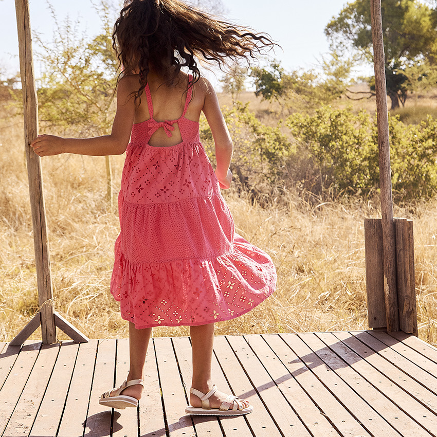 Αμάνικο φόρεμα με κέντημα αγγλικού τύπου για κορίτσι 