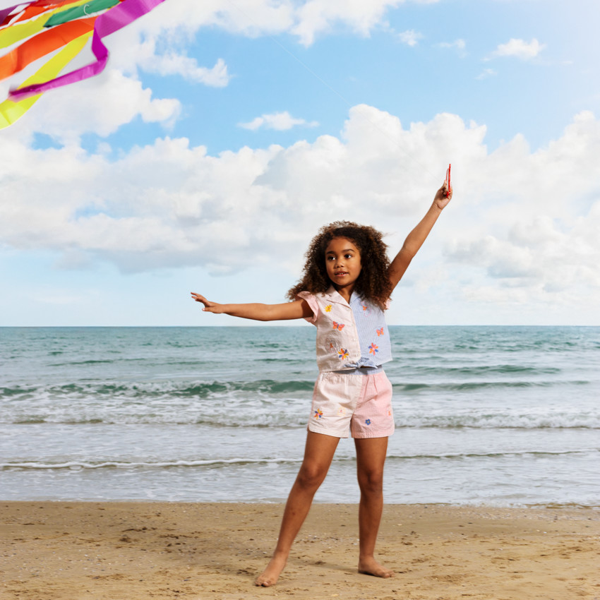 Σορτς από seersucker με ρίγες και κέντημα για κορίτσι 