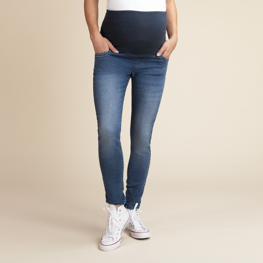 Τζιν εγκυμοσύνης σε slim γραμμή με ψηλό ζωνάρι 