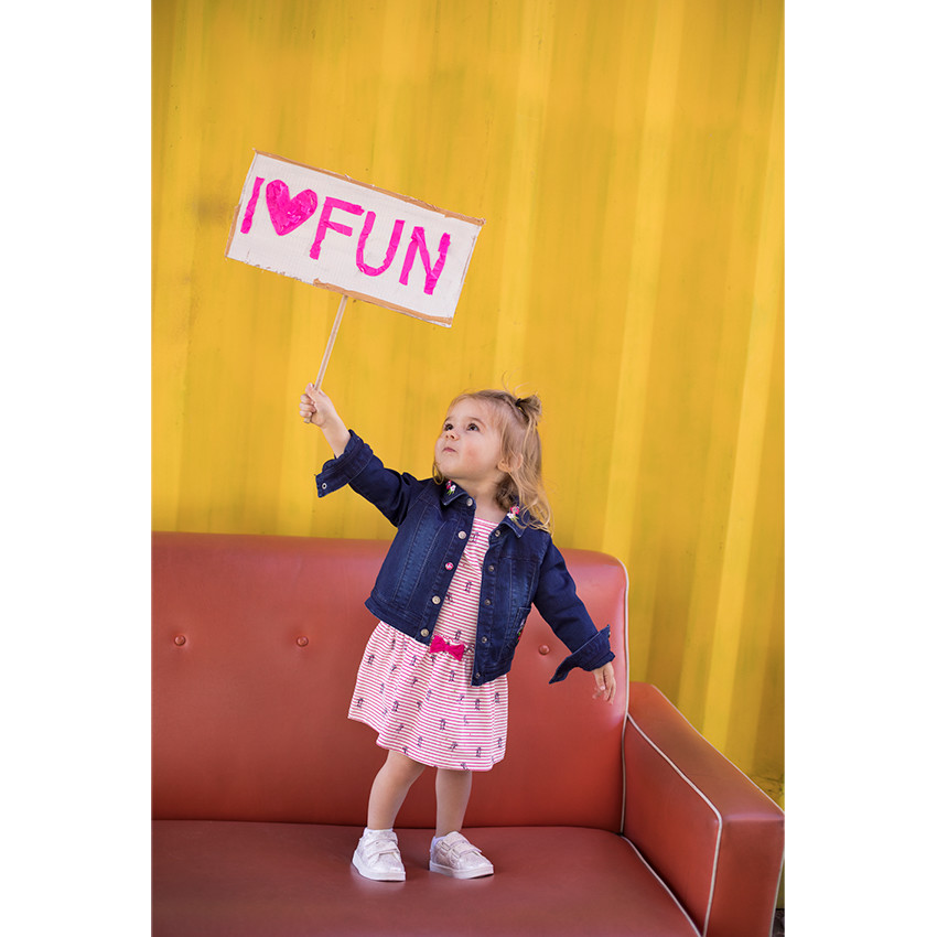 Ριγέ φόρεμα με βολάν στα μανίκια και μικρό ραμμένο φιόγκο 