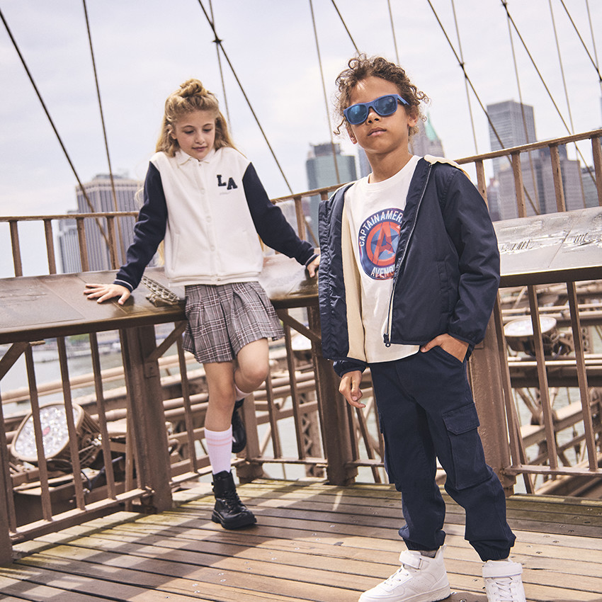 Παντελόνι cargo μονόχρωμο με τσέπες soufflet για αγόρι 