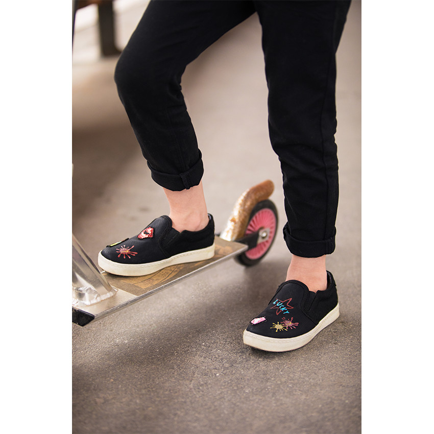 Αθλητικά παπούτσια με αυτοκόλλητα βέλκρο, μεγέθη 24 έως 27 