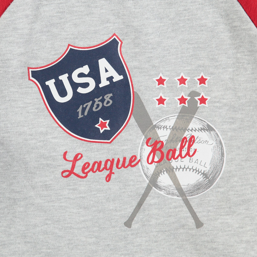 Σύνολο φόρμας από φανέλα με στάμπες σε κολεγιακό στυλ 