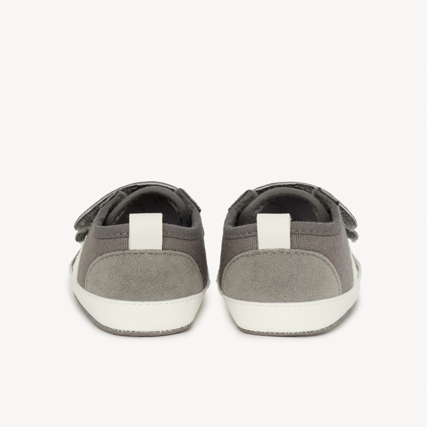 Χαμηλά αθλητικά παπούτσια με ρίγα για bebe αγόρι 