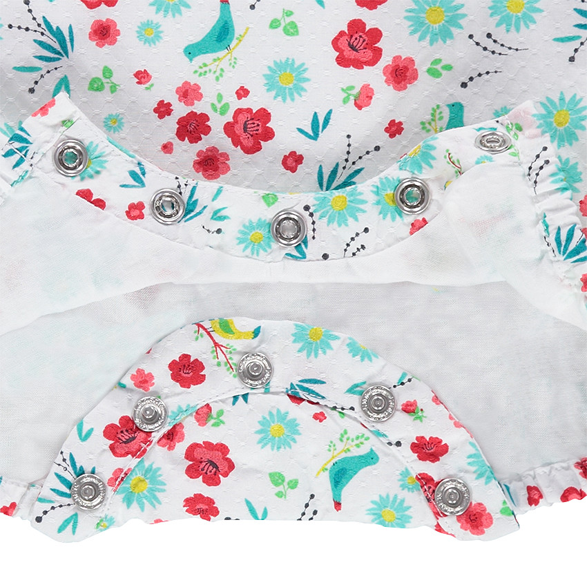 Κοντή ολόσωμη φόρμα με φλοράλ μοτίβο σε όλη την επιφάνεια 