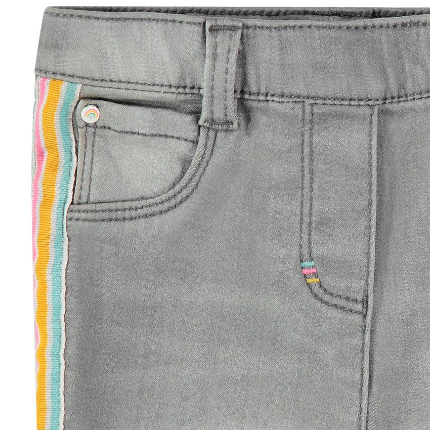 Παντελόνι-κολάν με φθαρμένη όψη και λωρίδες που κάνουν αντίθεση 