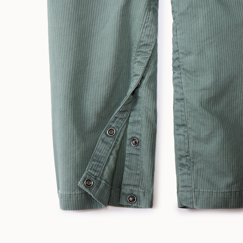 Μακριά σαλοπέτα υφασμάτινη με ριγέ εφέ και κέντημα σκούτερ για μωρό αγόρι 