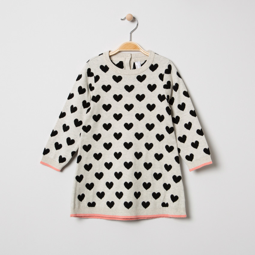 Μακρυμάνικο πλεκτό φόρεμα με καρδιές σε αντίθεση 