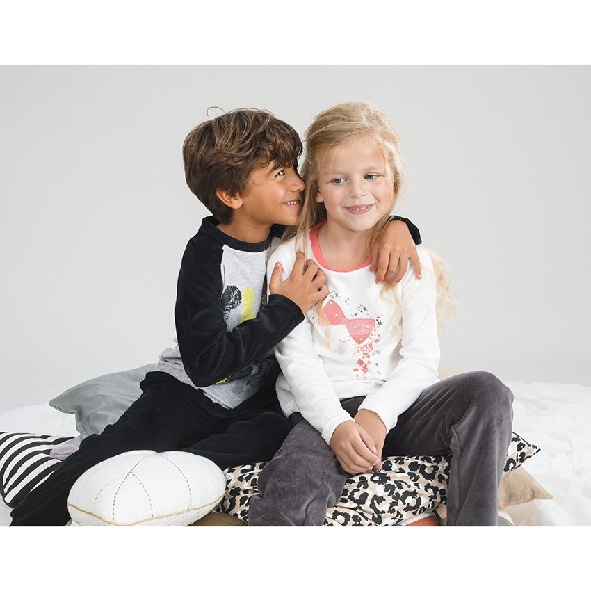 Δίχρωμη βελουτέ πιτζάμα με τυπωμένη πριγκίπισσα 