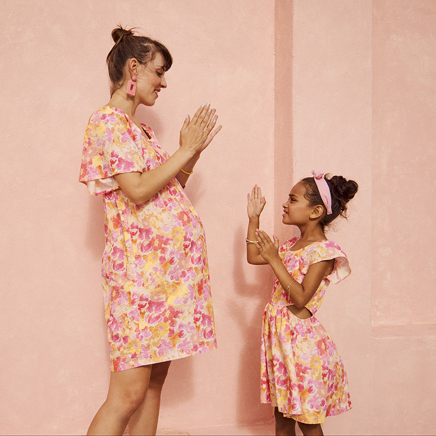 Φόρεμα κοντομάνικο σε seersucker με floral σχέδιο για κορίτσι 